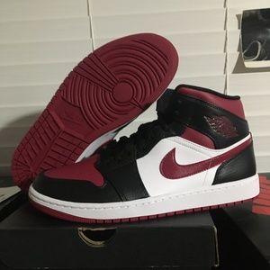 Nike Air Jordan 1 Mid Retro Bred Toe Noble
